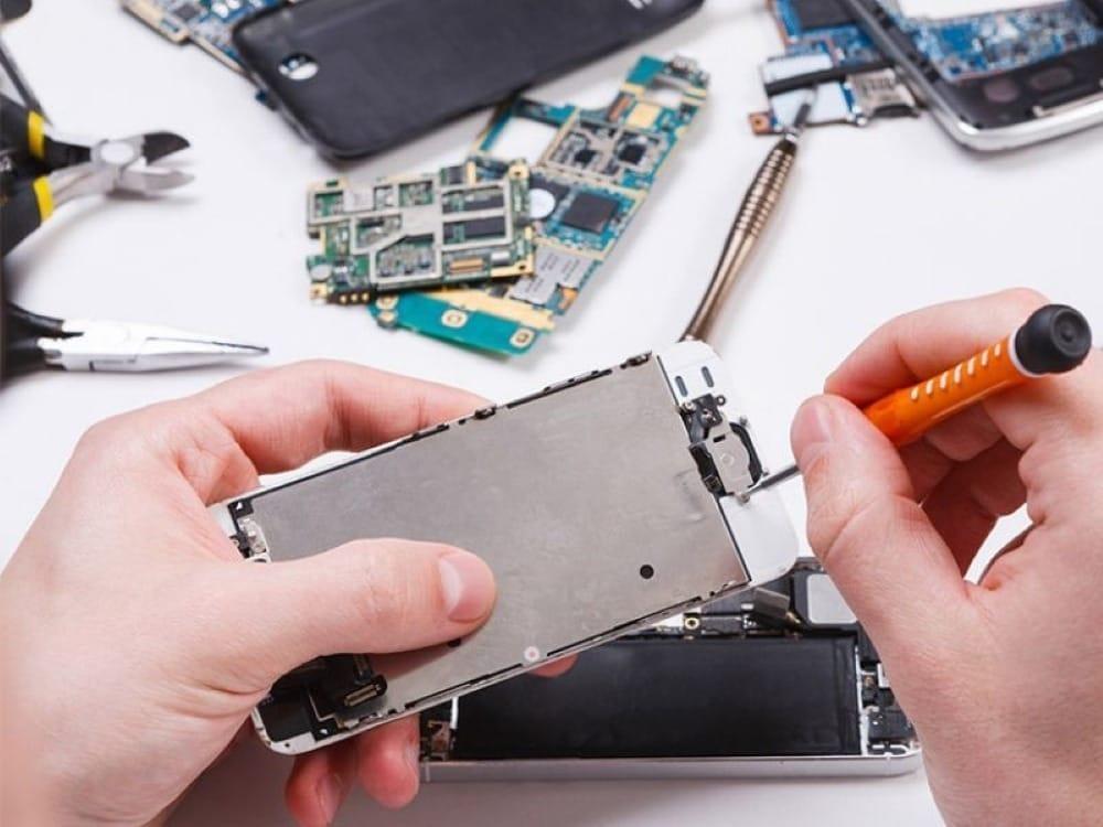 Mang iPhone đến các trung tâm sửa chữa uy tín