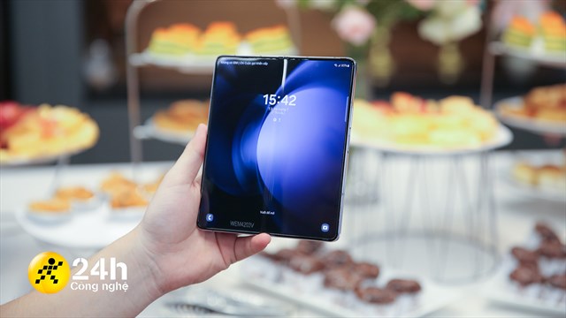 Read more about the article Cách tải hình nền cho Samsung Galaxy Z (2023)