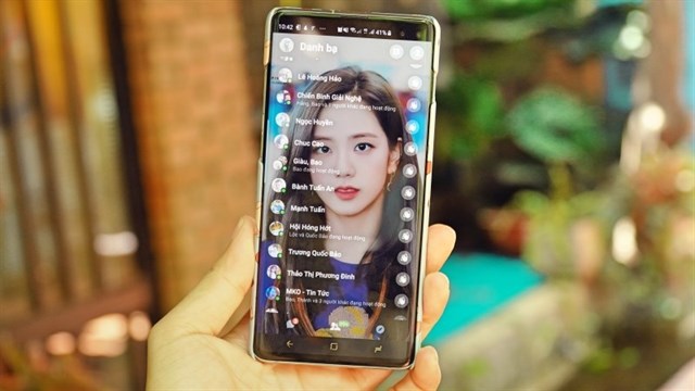 Read more about the article Cách tạo hình nền trong suốt cho Facebook Messenger