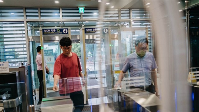 Read more about the article Kỹ sư của Samsung Display Hàn Quốc nhập cảnh mà không tuân thủ quy định cách ly