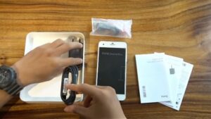 Read more about the article Những tính năng nổi bật của hộp của HTC Desire 10 Pro