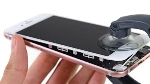 Tại sao nên đến Phonecare để thay kính iphone?