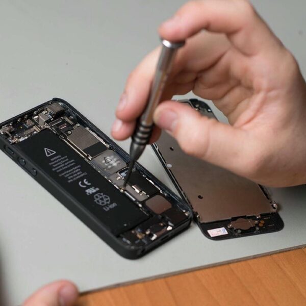 Thay màn hình iPhone 5 chính hãng